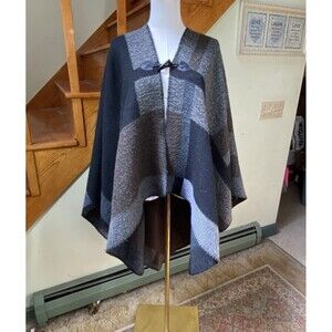 Steve Madden Mondrian Color-Blocked Toggle Black & Gray Poncho OSFM Western Read